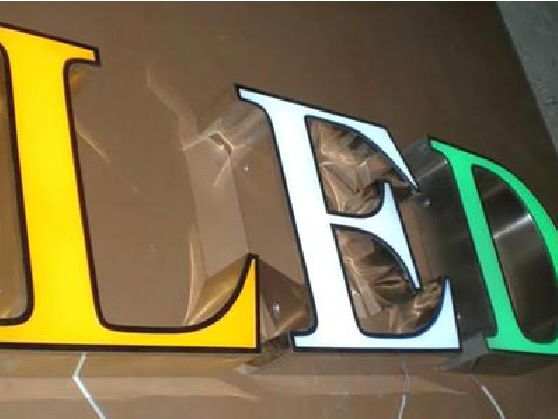 扬中介绍LED招牌的基础知识。